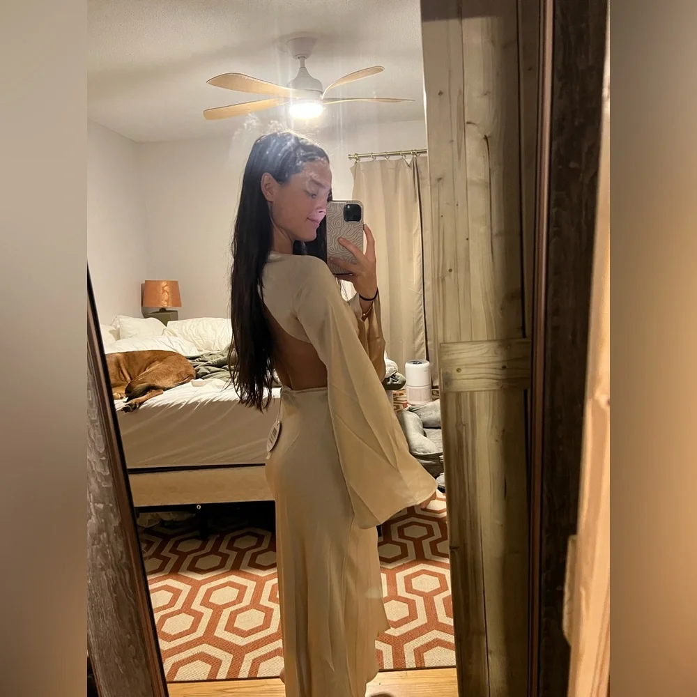 Selfie Leslie Elegant White Backless Dress - Picture 6 of 7